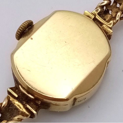 778 - A Vintage Omega 18K Gold Ladies Watch. 18k gold bracelet and case - 17mm. Patinaed dial. Mechanical ... 