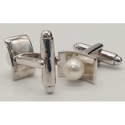 1008 - A TASTEFUL PAIR OF STERLING SILVER PEARL SET BAR CUFFLINKS, WEIGHT 10.2G