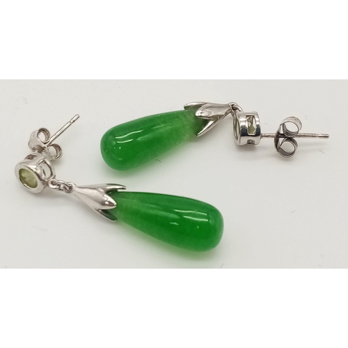 1069 - Pair of Vintage Sterling Silver Jade and Peridot Tear Drop Earrings. 3cm Length.