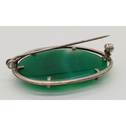 1085 - STERLING SILVER MALACHITE SET BROOCH, WEIGHT 11.2G