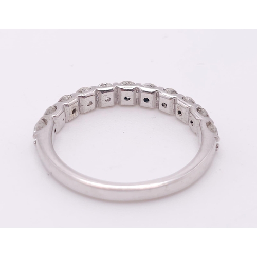 527 - An 18 K white gold half eternity ring with good quality brilliant cut diamonds. Size: O, weight: 2.9... 