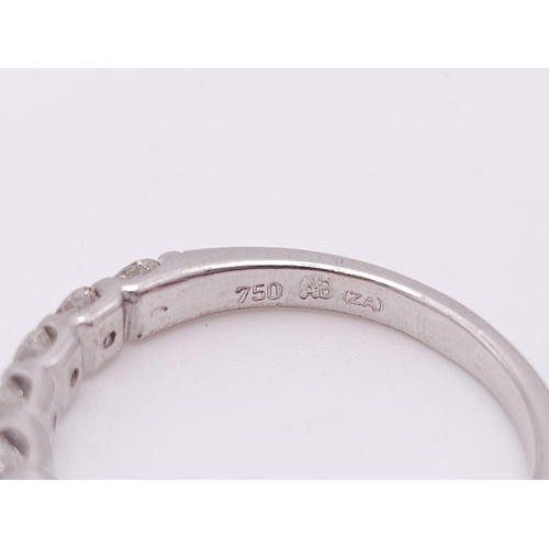 527 - An 18 K white gold half eternity ring with good quality brilliant cut diamonds. Size: O, weight: 2.9... 