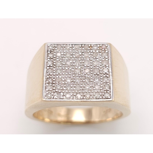 559 - A HEAVY 9K YELOW GOLD DIAMOND SET SQUARE SIGNET RING, APPROX 0.33CT DIAMONDS, WEIGHT 7.5G SIZE V