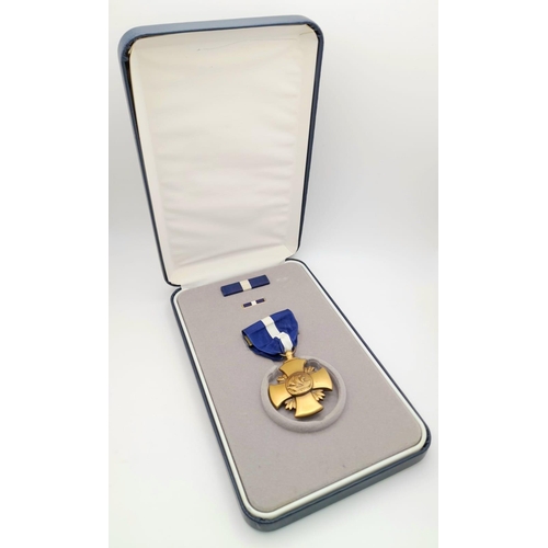 851 - An American Navy Cross Medal in Presentation Case.