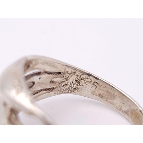 998 - A Unique Sterling Silver Leaping Dolphins Ring Size N. The Crown Measures 1.4cm Wide. The Ring Weigh... 