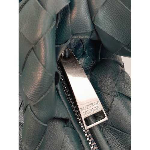 1376 - A Bottega Veneta Jodie bag, green colour, dimensions: 23 x 25 x 5 cm