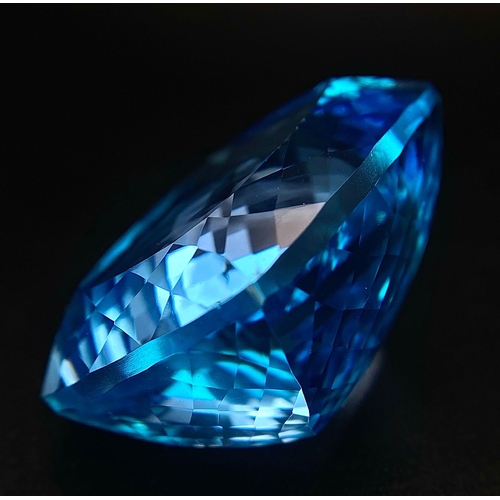 544 - A large (123.48 carats) natural topaz, vivid sky blue uniform colour, with no issues. With a WORLD G... 