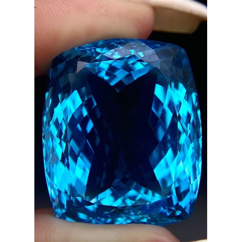 544 - A large (123.48 carats) natural topaz, vivid sky blue uniform colour, with no issues. With a WORLD G... 