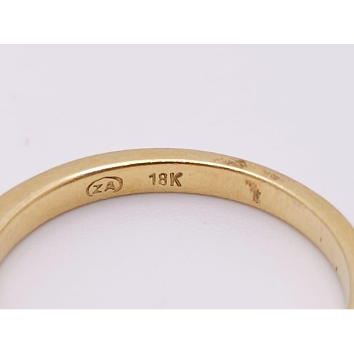 670 - An 18 K yellow gold ring with a band of round cut diamonds, size: N, weight: 2.4 g.