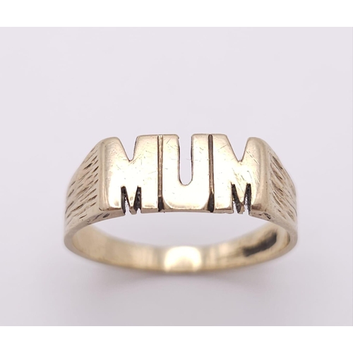 706 - 9K YELOW GOLD MUM RING, WEIGHT 2.6G SIZE O