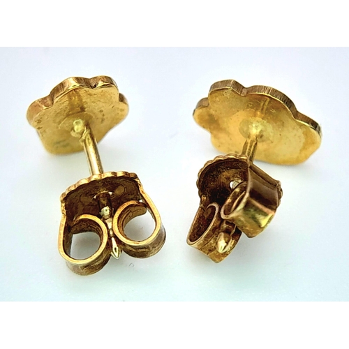 734 - PAIR OF 14K YELLOW GOLD PAW PRINT STUD EARRINGS 1.3G