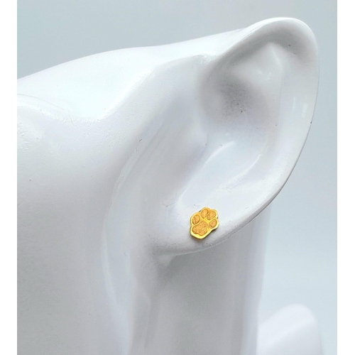 734 - PAIR OF 14K YELLOW GOLD PAW PRINT STUD EARRINGS 1.3G