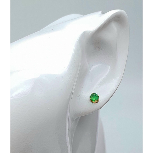 757 - A Pair of 9K Yellow Gold and Emerald Stud Earrings. 0.5g total weight.