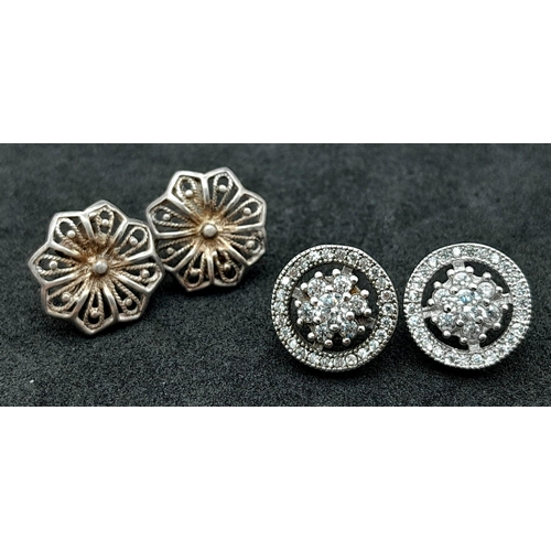 927 - 2X fancy pairs of 925 silver stone set floral cluster earrings. Total weight 3.85G.