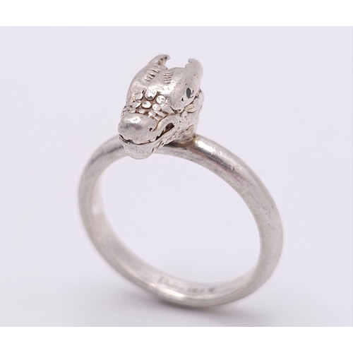 965 - STERLING SILVER SMALL DRAGON HEAD RING, WEIGHT 4.7G SIZE N