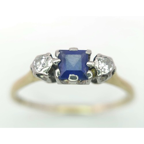 643 - A VINTAGE 18K YELLOW GOLD & PLATINUM DIAMOND & SAPPHIRE 3 STONE RING, WEIGHT 1.9G SIZE N