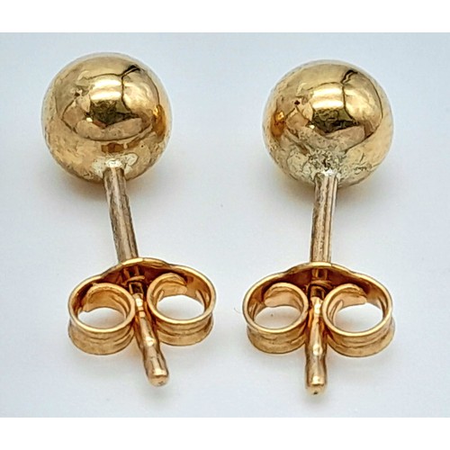 692 - PAIR OF 9K YELLOW GOLD BALL STUDS EARRINGS, 0.4G