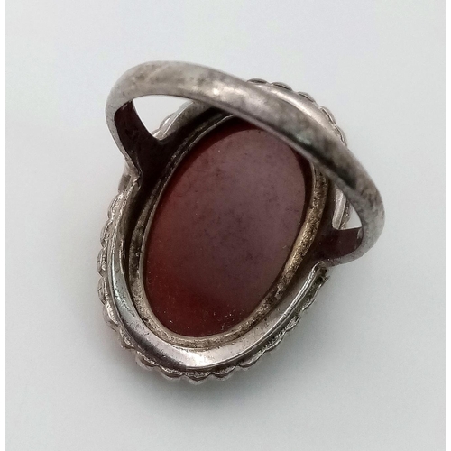 1056 - A VINTAGE STERLING SILVER CORNELIAN OVAL RING, WEIGHT 7G SIZE N