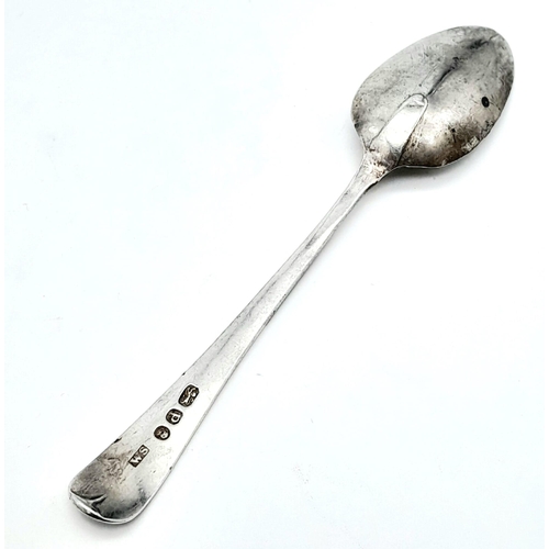 1132 - An antique Georgian sterling silver teaspoon with fabulous patterns engraved on handle. Total weight... 