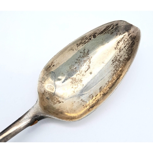 1141 - An antique Georgian sterling silver spoon with full London hallmarks, 1799. Total weight 63.1G. Tota... 