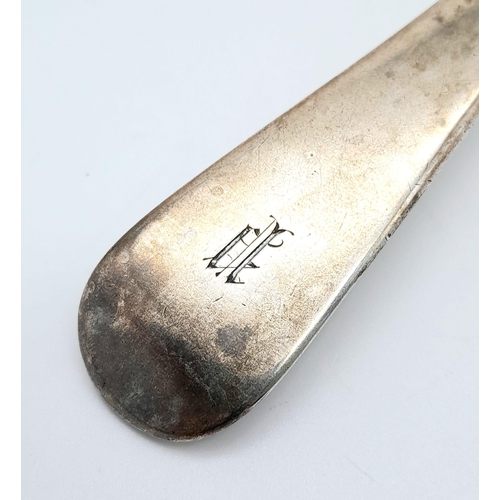 1141 - An antique Georgian sterling silver spoon with full London hallmarks, 1799. Total weight 63.1G. Tota... 