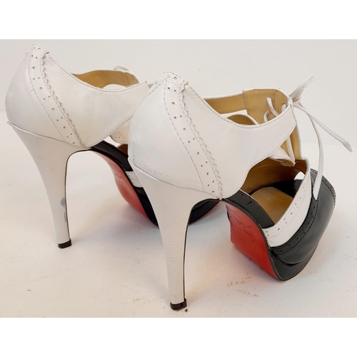 1153 - A Pair of Louboutin high heels in black and white leather. Lightly used. Size 40.