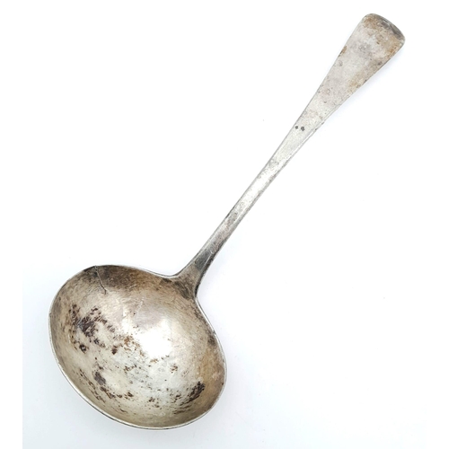 1168 - An antique Georgian sterling silver ladle with full London hallmarks, 1804. Total weight 43G. Total ... 