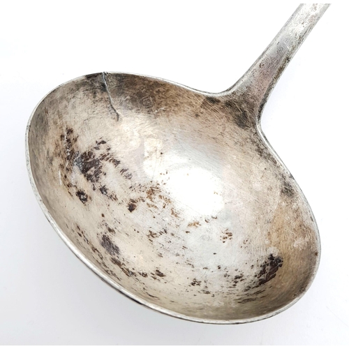 1168 - An antique Georgian sterling silver ladle with full London hallmarks, 1804. Total weight 43G. Total ... 