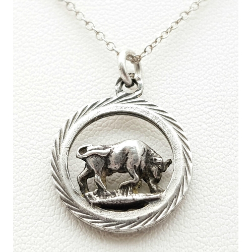 1194 - A vintage 925 silver bull pendant on silver belcher chain. Total weight 3.1G. Total length 42cm.