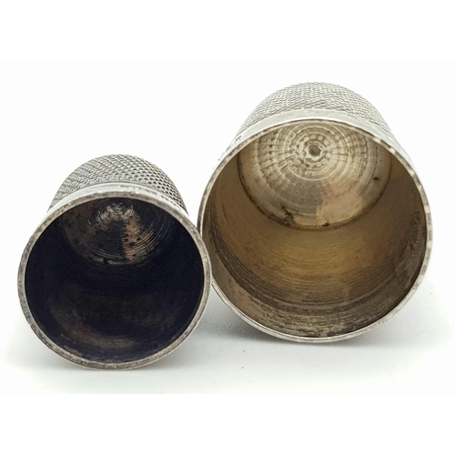 1205 - 2X vintage sterling silver thimbles with different sizes. Total weight 4.2G.