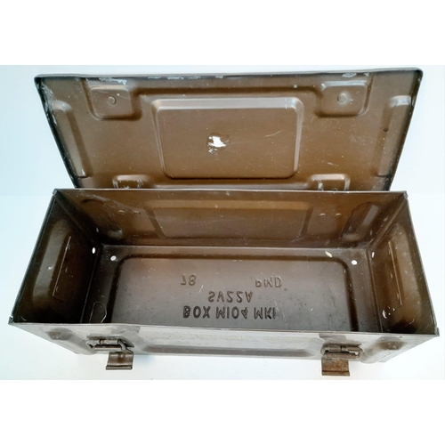 1296 - A British Metal Flush Gun box, dimensions: 49 x 20 x 19 cm