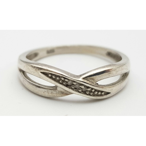 1278 - A collection of 2 stylist twisted rings with size L/M and V & a stone set ring with size N/O. Total ... 