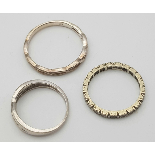 1278 - A collection of 2 stylist twisted rings with size L/M and V & a stone set ring with size N/O. Total ... 