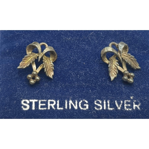 1162 - A collection of 4 stylist pairs of sterling silver earrings. Total weight 5.3G. Please see photos fo... 