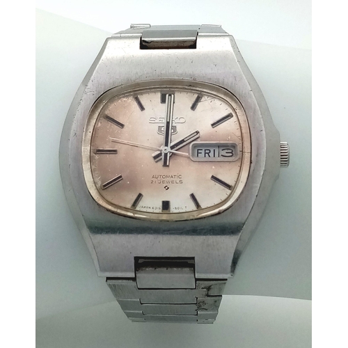 1199 - A Vintage Seiko 5 Automatic Gents Watch. A stainless steel bracelet and case - 37mm. Two tone dial w... 