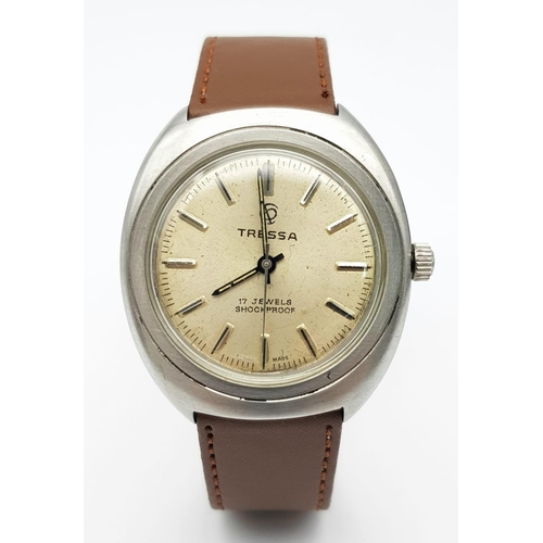 1209 - A Vintage Tressa Automatic Gents Watch. Brown leather strap. Stainless steel case - 36mm. Metallic g... 