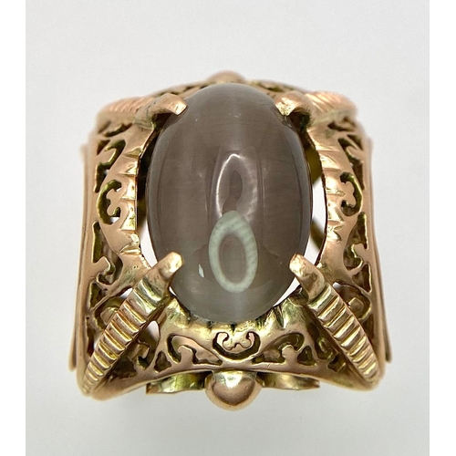 1377 - AN EXQUISITE 10ct OVAL CATSEYE STONE SET IN A REGAL 14K GOLD RING .   8.6gms   size M