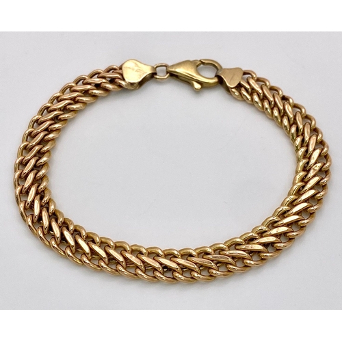 73 - A 9K Yellow Gold Double Curb Link Bracelet. 18cm. 7.74g weight.