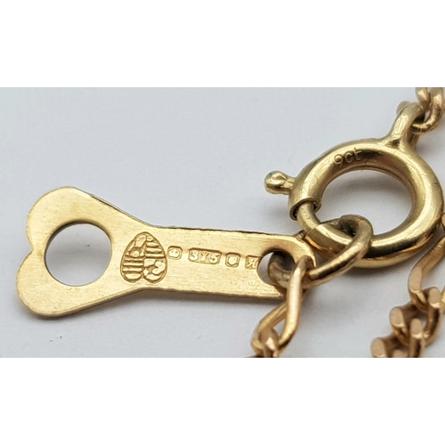 29 - A 9K Yellow Gold Disappearing Necklace. 40cm. 2.2g weight.
