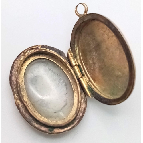 1393 - A Vintage 9K Gold Front and Back Locket. 2cm. 1.8g total weight.