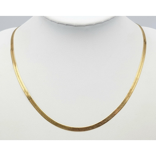 An Italian 9K Yellow Gold Herringbone Necklace. 40cm. 4.6g weight.
