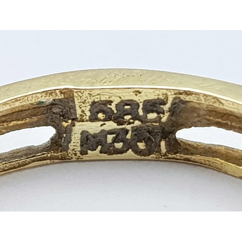 129 - A nice 9 K yellow gold band ring with the Greek key design all around it. Size: K, weight: 1 g.