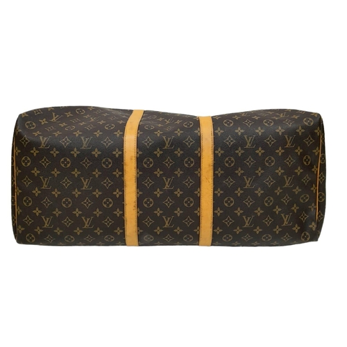 130 - A Louis Vuitton Monogram Keepall 60 Travel Bag. Leather exterior with gold-toned hardware, two rolle... 