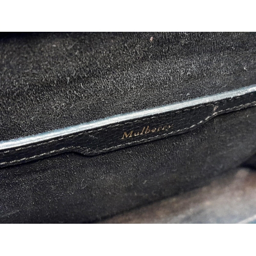 206 - A Mulberry Bayswater Leather Handbag. Textured black leather exterior with gold tone hardware. Remov... 