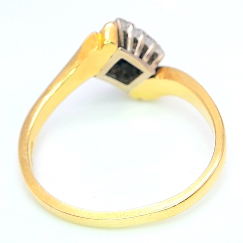 228 - AN 18K YELLOW GOLD DIAMOND CLUSTER RING. 0.25CTW. 4.2G. SIZE P.