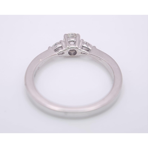 75 - AN 18K WHITE GOLD DIAMOND RING WITH PEAR SHAPED DIAMOND ACCENTS ON SHOULDERS. 0.40CTW OF PEAR SHAPED... 