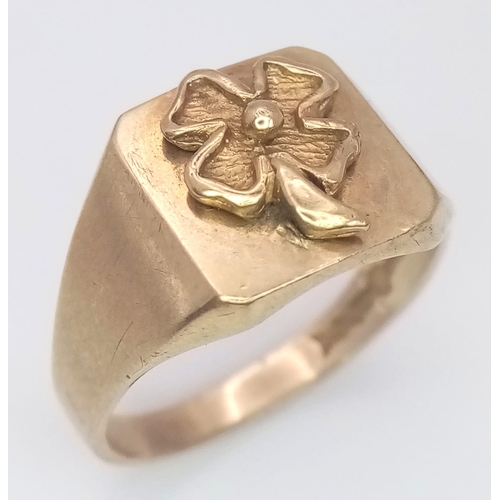 277 - A 9K YELLOW GOLD 4 LEAF SHAMROCK CLOVER RING. 3.5G. SIZE P.