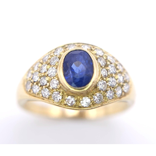 110 - AN 18K YELLOW GOLD FANCY DIAMOND & SAPPHIRE RING. 0.75CTW OF 8 CUT DIAMONDS AND A 0.75CT OVAL SAPPHI... 