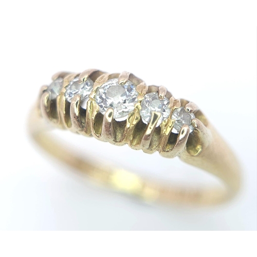 186 - AN 18K YELLOW GOLD VINTAGE OLD CUT DIAMOND 5 STONE RING. 0.35CTW. 3G. SIZE M.