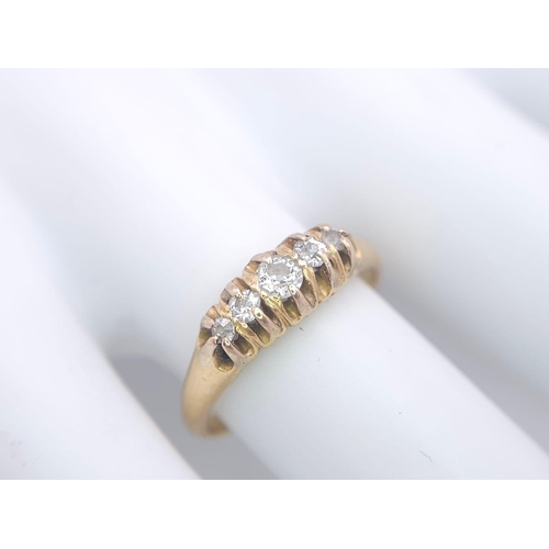 186 - AN 18K YELLOW GOLD VINTAGE OLD CUT DIAMOND 5 STONE RING. 0.35CTW. 3G. SIZE M.